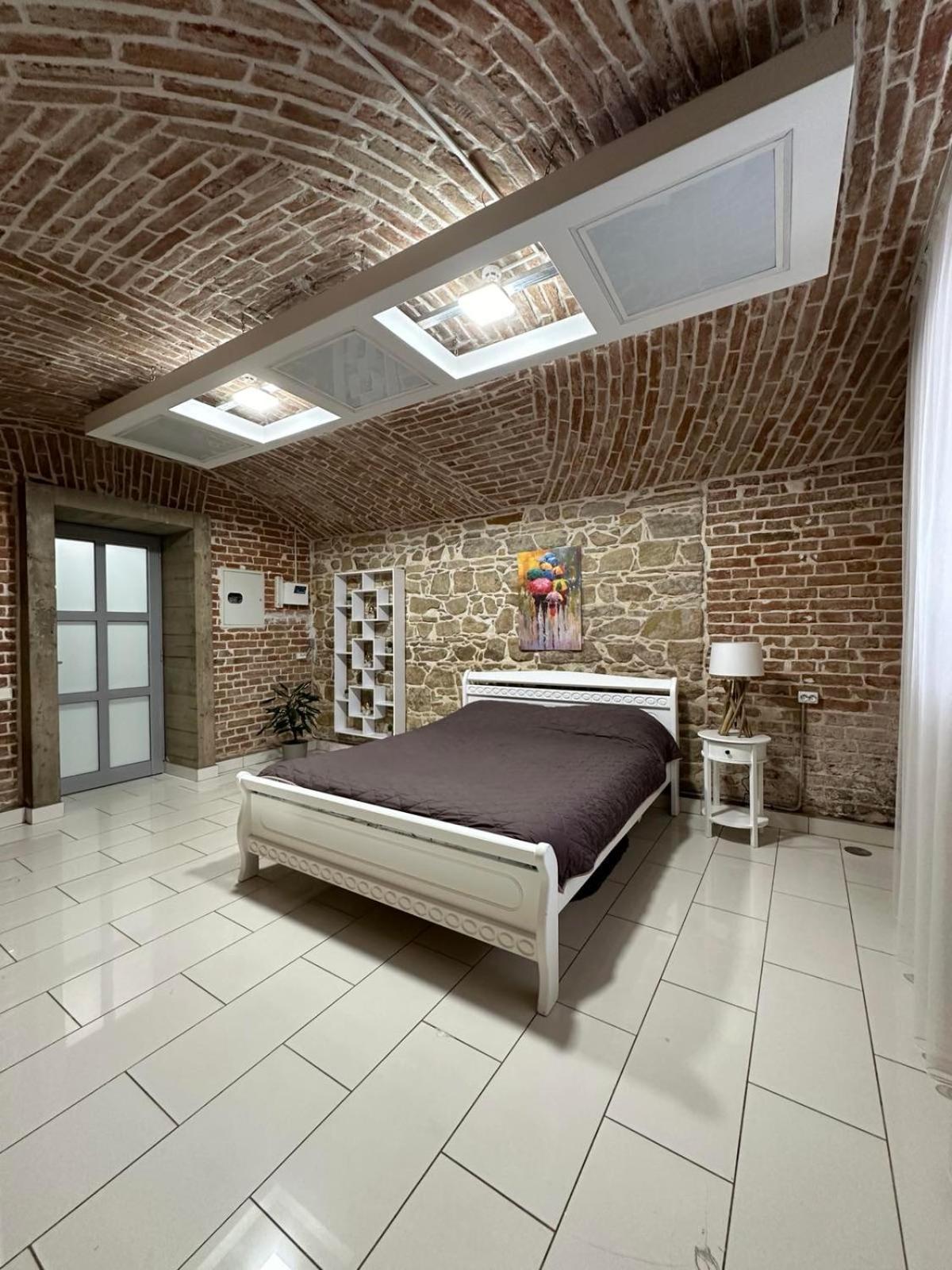 2Х Кім-Й Loft На Площі Філармонії By Willox Apartment Chernivtsi Exterior photo